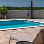 Вилла Activity Gita With Pool And Grill In Tinjan
