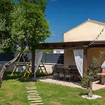 Activity Gita With Pool And Grill In Villa Tinjan