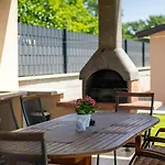 Activity Gita With Pool And Grill In