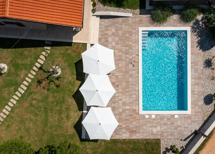 Vila Activity Gita With Pool And Grill In *