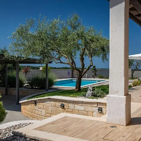 Villa Activity Gita With Pool And Grill In