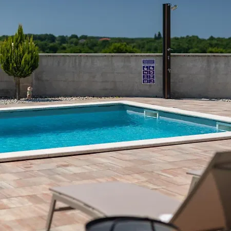 Villa Activity Gita With Pool And Grill In Tinjan