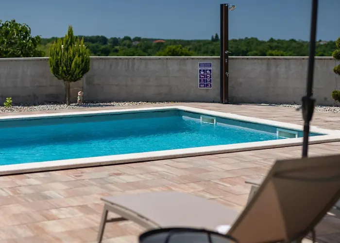 Villa Activity Gita With Pool And Grill In Tinjan