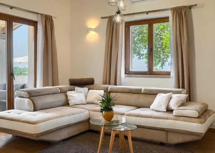 Activity Gita With Pool And Grill In