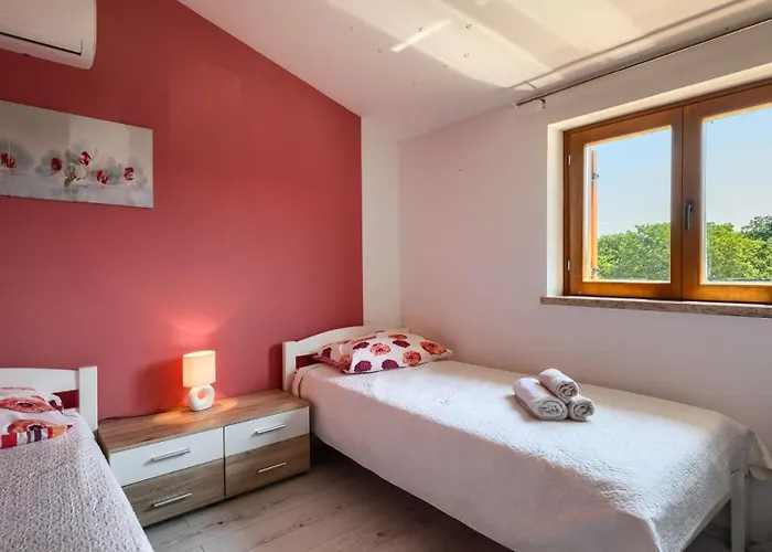 Activity Gita With Pool And Grill In Tinjan