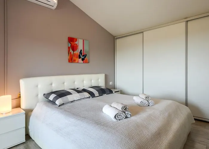 Activity Gita With Pool And Grill In