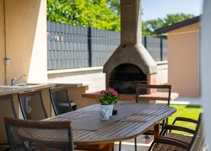 Activity Gita With Pool And Grill In